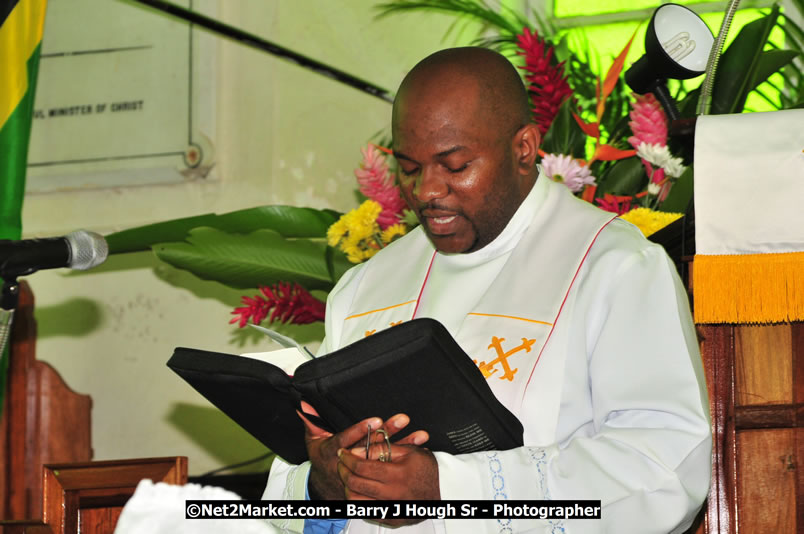 Lucea United Church - United Church in Jamaica and Cayman Islands - Worship Service & Celebration of the Sacrament of Holy Communion - Special Guests: Hanover Homecoming Foundation & His Excellency The Most Honourable Professor Sir Kenneth Hall Governor General of Jamaica - Hanover Jamaica Travel Guide - Lucea Jamaica Travel Guide is an Internet Travel - Tourism Resource Guide to the Parish of Hanover and Lucea area of Jamaica - http://www.hanoverjamaicatravelguide.com - http://.www.luceajamaicatravelguide.com