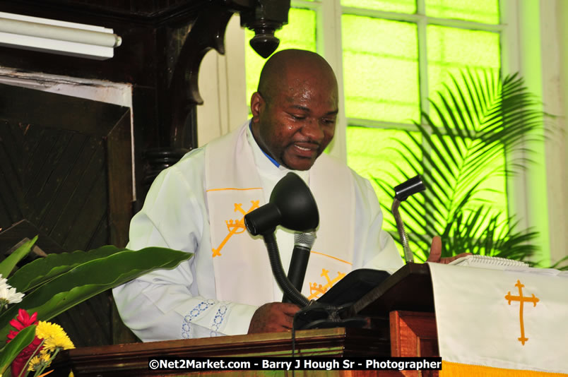 Lucea United Church - United Church in Jamaica and Cayman Islands - Worship Service & Celebration of the Sacrament of Holy Communion - Special Guests: Hanover Homecoming Foundation & His Excellency The Most Honourable Professor Sir Kenneth Hall Governor General of Jamaica - Hanover Jamaica Travel Guide - Lucea Jamaica Travel Guide is an Internet Travel - Tourism Resource Guide to the Parish of Hanover and Lucea area of Jamaica - http://www.hanoverjamaicatravelguide.com - http://.www.luceajamaicatravelguide.com