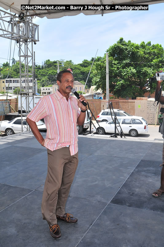 Lucea Cross the Harbour @ Lucea Car Park...! All Day Event - Cross the Harbour Swim, Boat Rides, and Entertainment for the Family, Concert Featuring: Bushman, George Nooks. Little Hero, Bushi One String, Dog Rice and many Local Artists - Friday, August 1, 2008 - Lucea, Hanover, Jamaica W.I. - Hanover Jamaica Travel Guide - Lucea Jamaica Travel Guide is an Internet Travel - Tourism Resource Guide to the Parish of Hanover and Lucea area of Jamaica